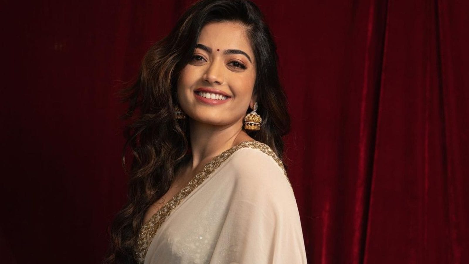 Rashmika Mandanna’s Ivory Saree Is Perfect For This Wedding Season