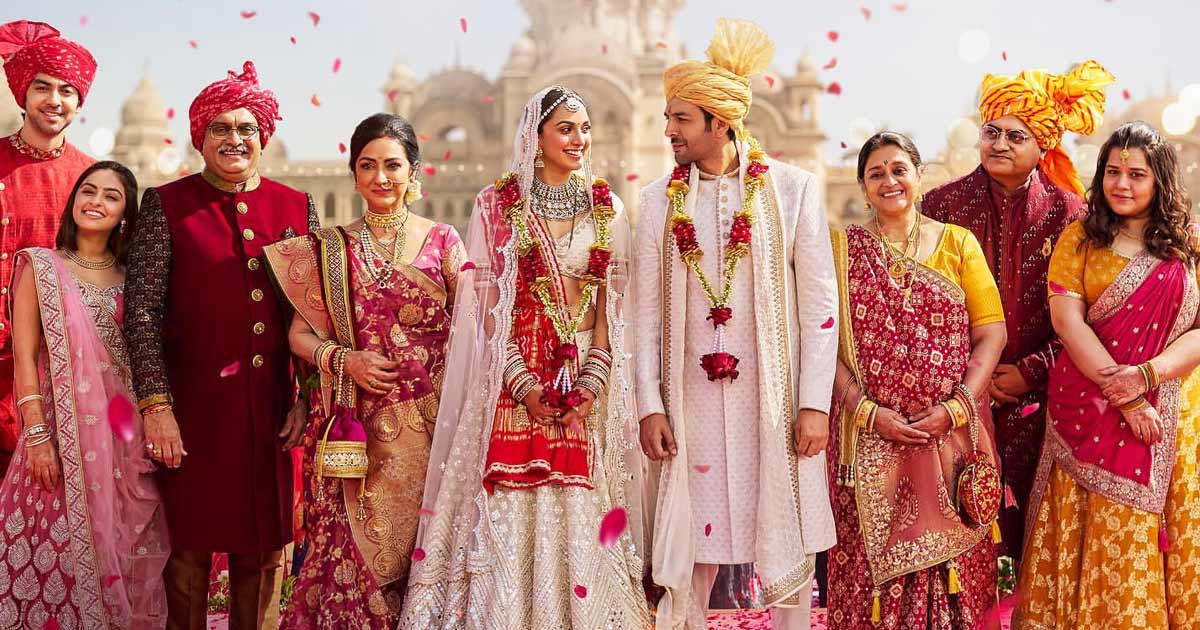 Kartik Aaryan & Kiara Advani’s ‘Zara Hatke’ Love Story Is Getting Warm Hugs From The Audience!