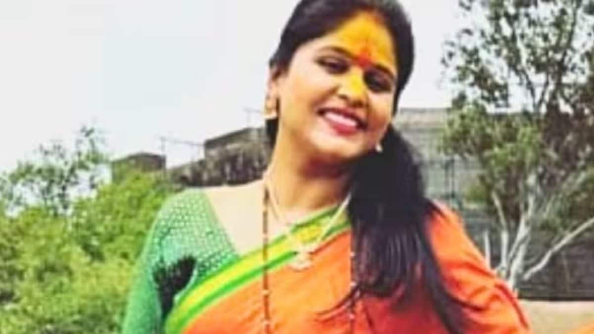 Actress Akshaya Deodhar Looks Stunning In Her Mother’s 25-year-old Saree