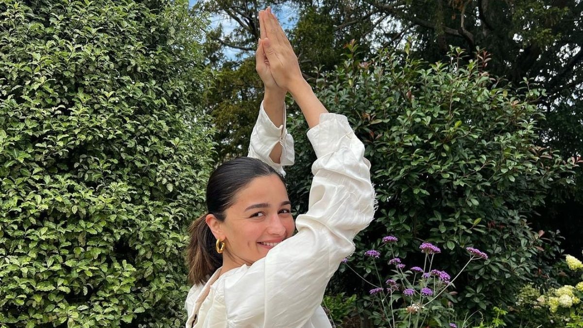 Alia Bhatt Recreates Iconic Gangubai Pose To Celebrate National Award Win, Pens Note For Kriti Sanon