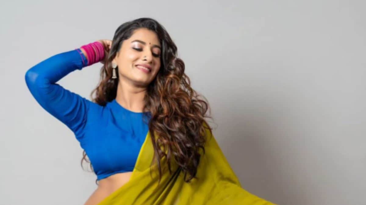 Vishnupriya Effortlessly Aces The Ethnic Game In A Vibrant Saree