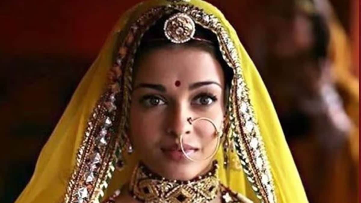 When Aishwarya Rai Bachchan Wore 200 Kg Of Real Gold For This Movie