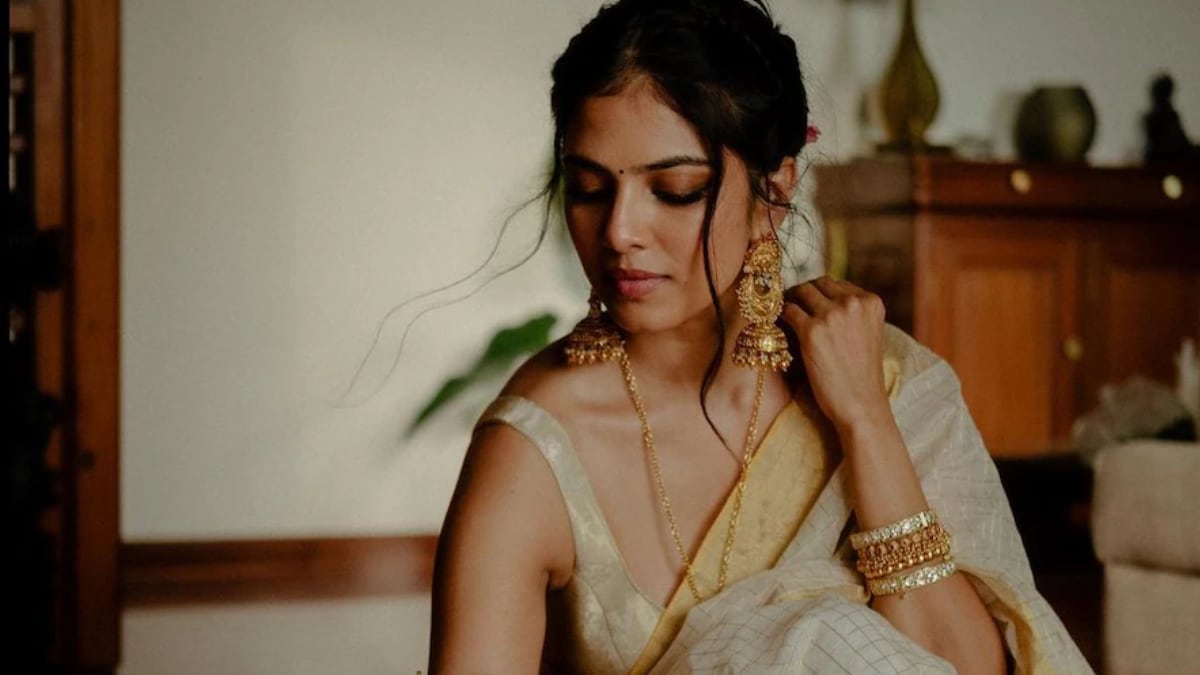 Malavika Mohanan Looks Ethereal In Her Onam Special Traditional Avatar