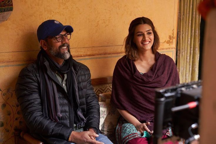 Mimi director Laxman Utekar congratulates Kriti Sanon on her National Award win