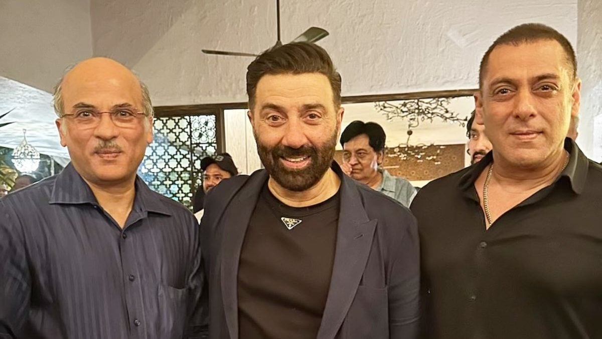 Sunny Deol, Salman Khan And Sooraj Barjatya Smile For The Camera Together At Gadar 2 Success Party