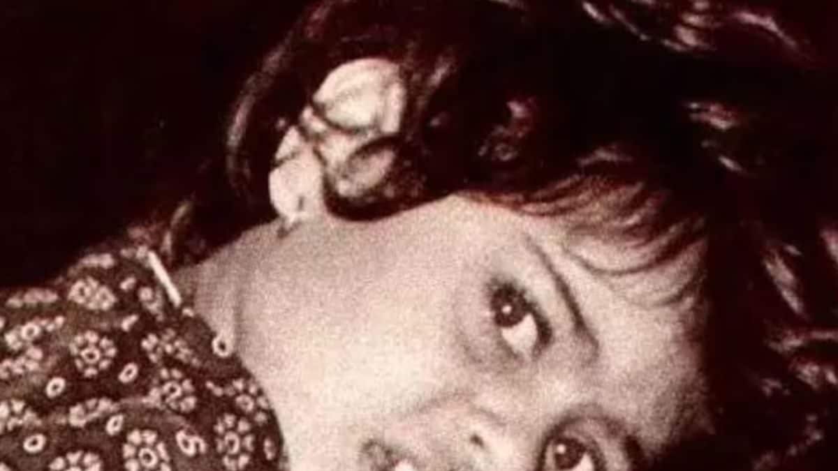 Recognise This Actress From Her Childhood Pic; Hint: She Looks Best On Screen With SRK