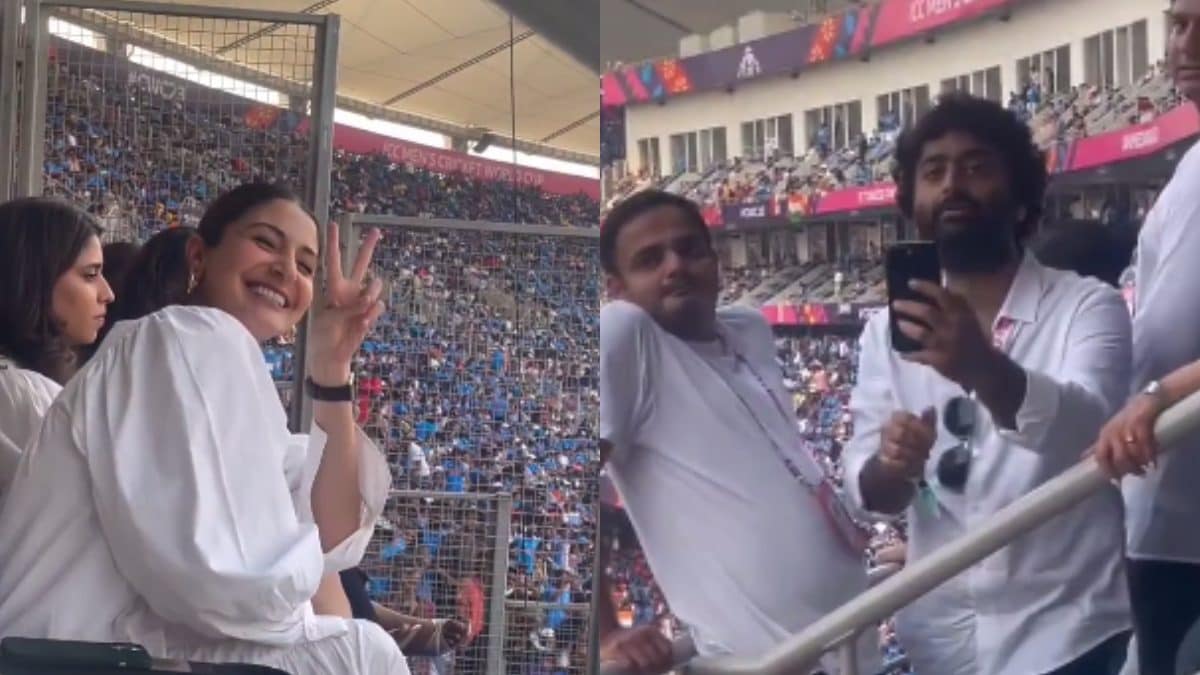 Arijit Singh Asks Anushka Sharma To Pose For His Camera Amid India Vs Pakistan Match; WATCH Her Reaction