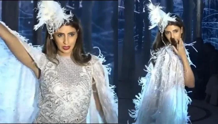 Shweta Bachchan Walks The Ramp Abu Jani, Netizen Asks “Why She Is Acting Like A 10 Year Old Kid?” See Here!