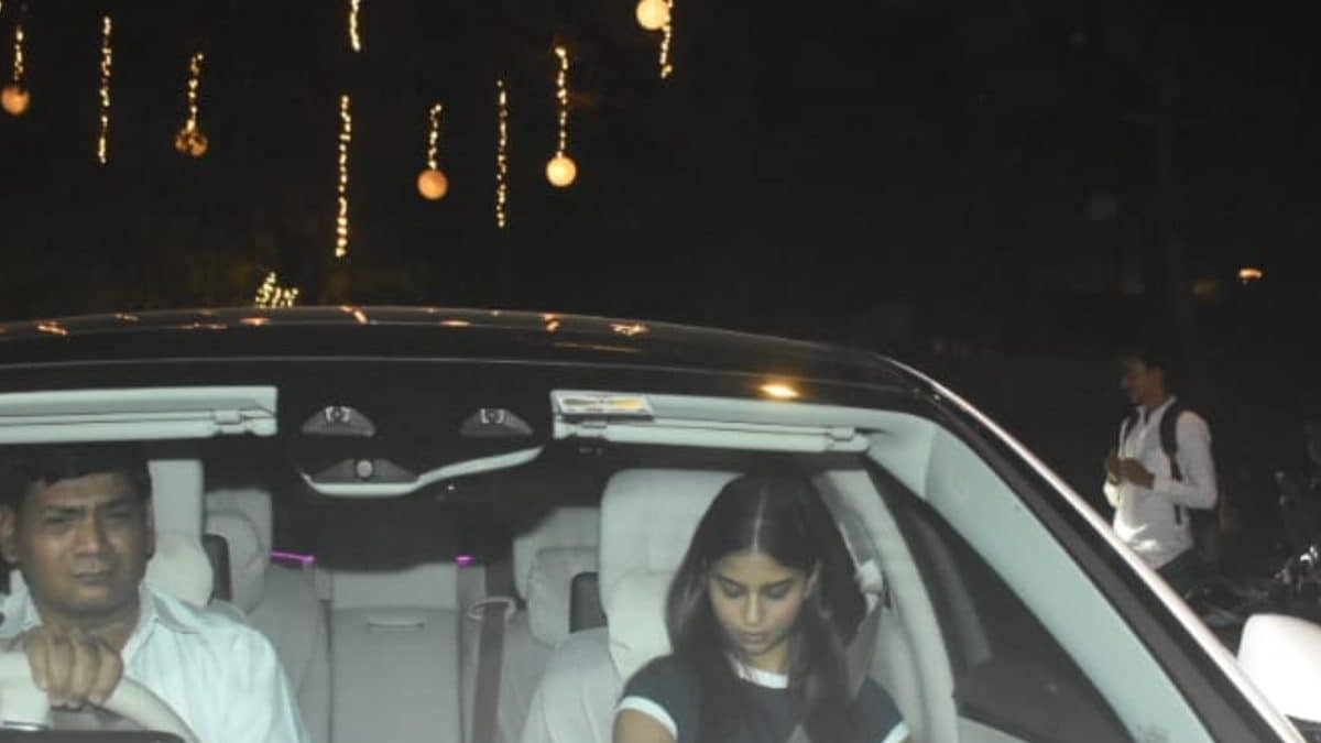 Suhana Khan Keeps It Casual In Black As She Attends Alia-Ranbir’s Daughter Raha’s B’Day Bash; Photos