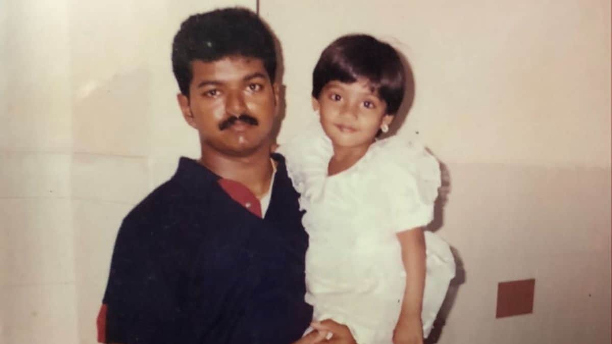 Guess Who This Little Girl In Thalapathy Vijay’s Arms Is; Hint: She Is A TV Actress Now