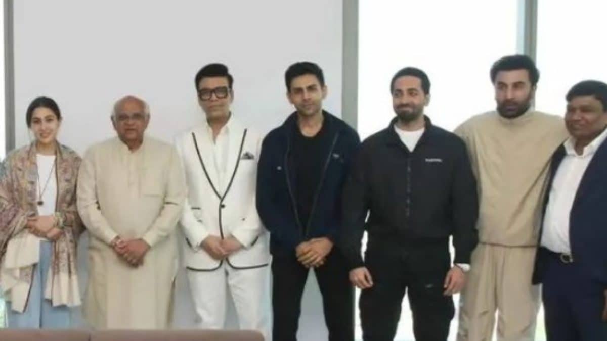 Ranbir Kapoor, Sara Ali Khan, Kartik Aaryan And Others Pose With Gujarat CM Bhupendra Patel, Photo Go Viral