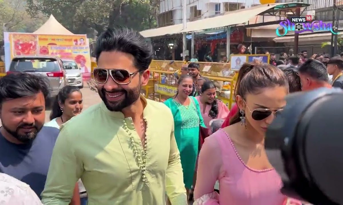 Rakul Preet Singh & Jackky Bhagnani Visit Siddhivinayak Temple In Mumbai Ahead Of Their Goa Wedding