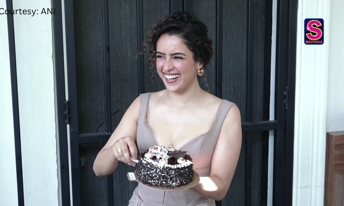 Sanya Malhotra Cuts Her Birthday Cake With Paparazzi; WATCH