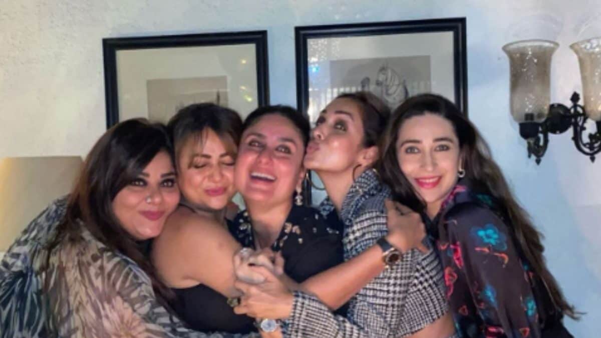 Malaika Arora Celebrates Sister Amrita Arora’s Birthday With Besties Kareena Kapoor Khan, Karisma Kapoor, Photo