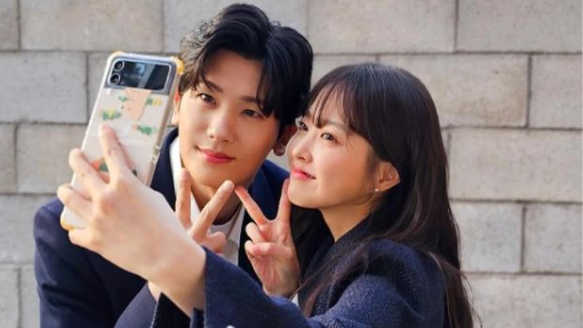 Korean Star Park Hyung Sik Breaks Silence On Dating Rumours With Park Bo Young