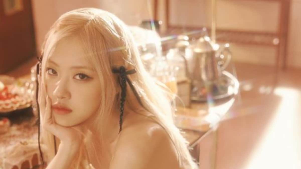 BLACKPINK’s Rose Stops For Fan Who Fell Amid Airport Chaos, Watch
