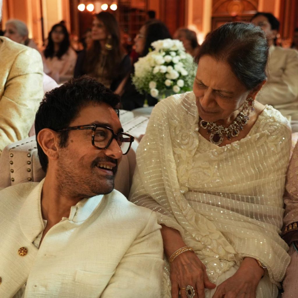 aamir-khan-with-mom-for-birthday | Instant Bollywood