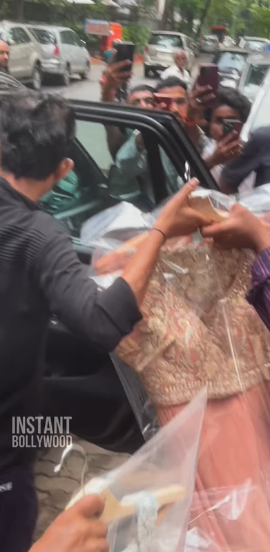 1st glimpse of Sonakshi Sinha's wedding outfits | Instant Bollywood 1st glimpse of Sonakshi Sinha's wedding outfits