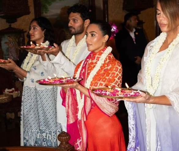 Kim Kardashian and Khloe do puja | Instant Bollywood Kim Kardashian and Khloe do puja