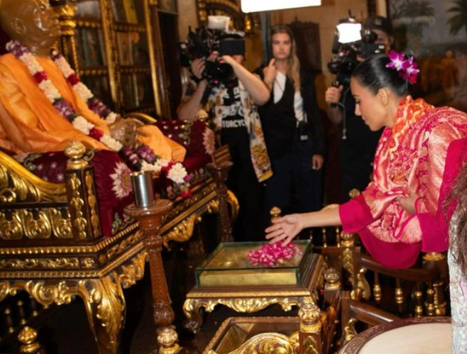 Kim Kardashian at ISKCON temple | Instant Bollywood Kim Kardashian at ISKCON temple