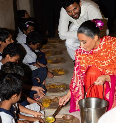 Kim Kardashian feeds underprivileged kids | Instant Bollywood Kim Kardashian feeds underprivileged kids