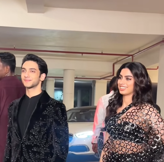 Vedang Raina, Khushi at Manish Malhotra's Diwali party | Instant Bollywood Vedang Raina, Khushi at Manish Malhotra's Diwali party