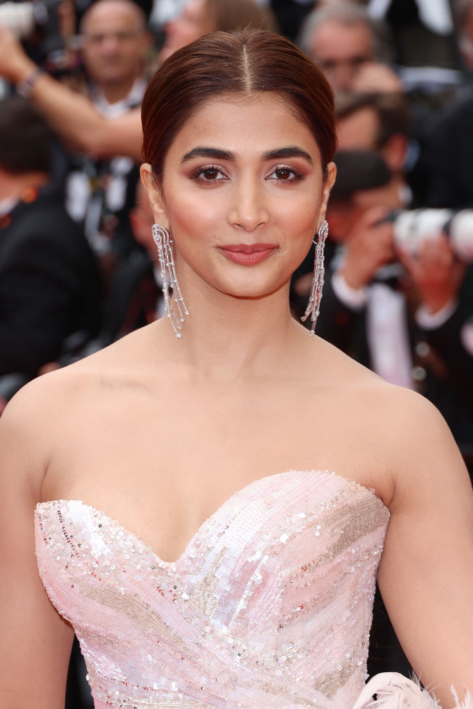 pooja-hegde-3 | Instant Bollywood Varun Dhawan