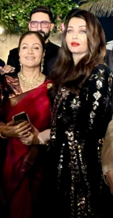 Aishwarya Rai And Abhishek Bachchan Photo; Divorce rumours dispelled? | Instant Bollywood Aishwarya Rai And Abhishek Bachchan Photo; Divorce rumours dispelled?