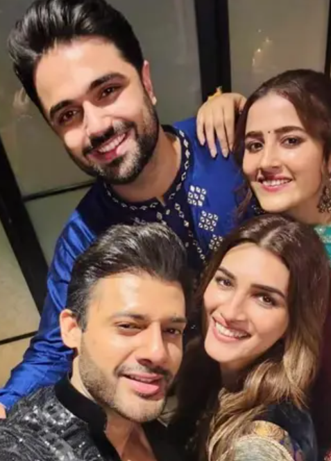 Kriti Sanon spends Diwali with Bf Kabir Bahia | Instant Bollywood Kriti Sanon spends Diwali with Bf Kabir Bahia