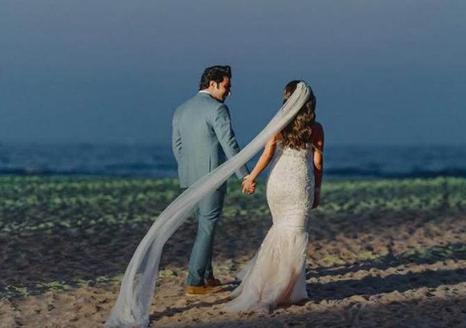 Aadar Jain and Alekha Advani walk down the beach | Instant Bollywood Aadar Jain and Alekha Advani walk down the beach