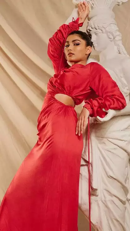 104377749 | Instant Bollywood Alizeh Agnihotri