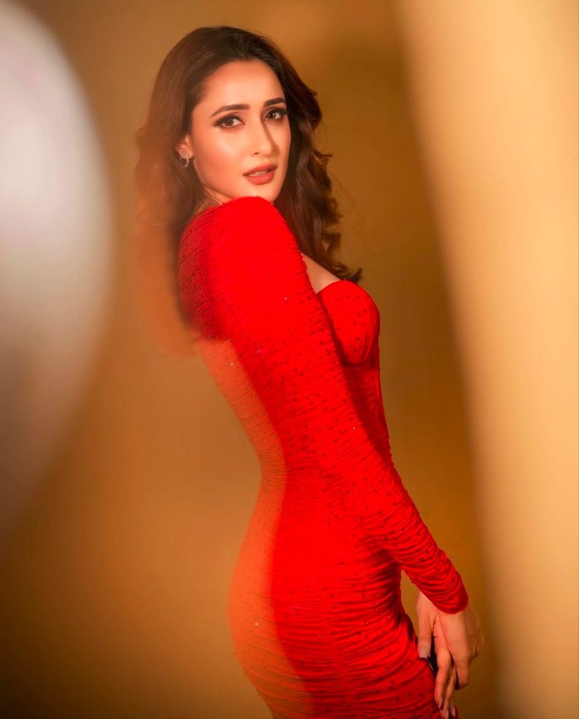 4c4c01e8-dfeb-4552-b4b7-b66699f17273 | Instant Bollywood Pragya Jaiswal