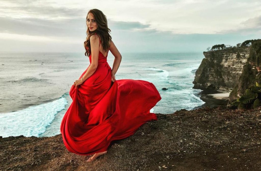 997a6037-e495-49c3-9e61-25b87fd86d3c | Instant Bollywood Iulia Vantur