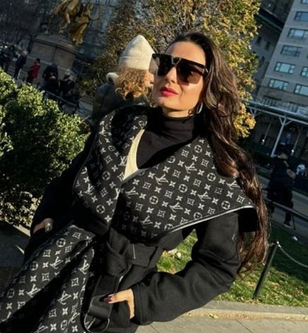 Ameesha Patel used to carry Louis Vuitton bag to School | Instant Bollywood Ameesha Patel used to carry Louis Vuitton bag to School