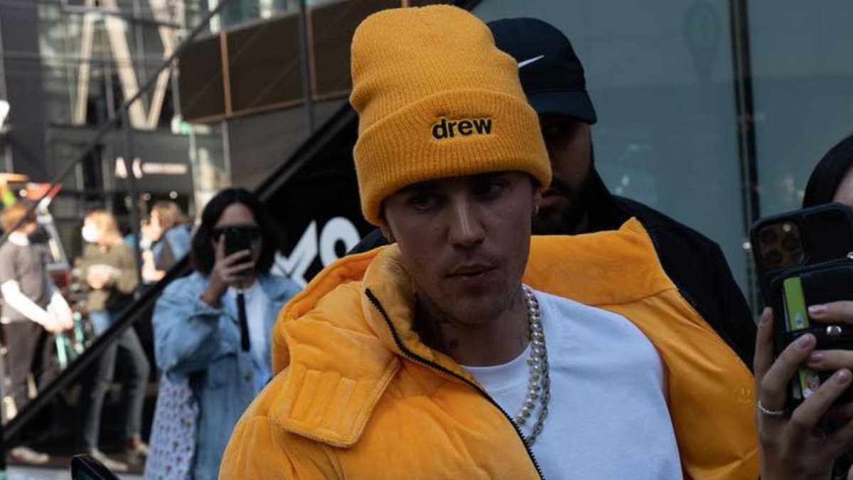 Justin Bieber Calls Out Pap Harassment Outside His House; Fans Say, ‘This Would Drive Anyone Insane’ | WATCH