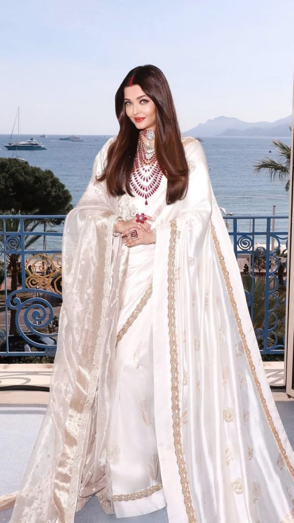 AISHWARYA-CANNES-SINDOOR-5 - Instant Bollywood Aishwarya Rai Bachchan