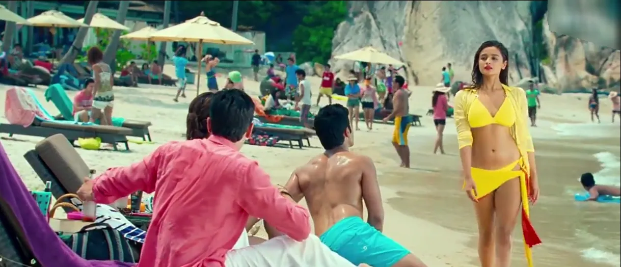 Alia-Bhatt-bikini-Student-of-the-Year-2025-05-0080e495575c7146057258cf89091137 - Instant Bollywood Alia Bhatt