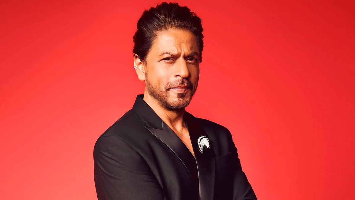Shah Rukh Khan says, “Jab main gandi pictures banata hoon, bathroom mein jaakar rota hoon.”