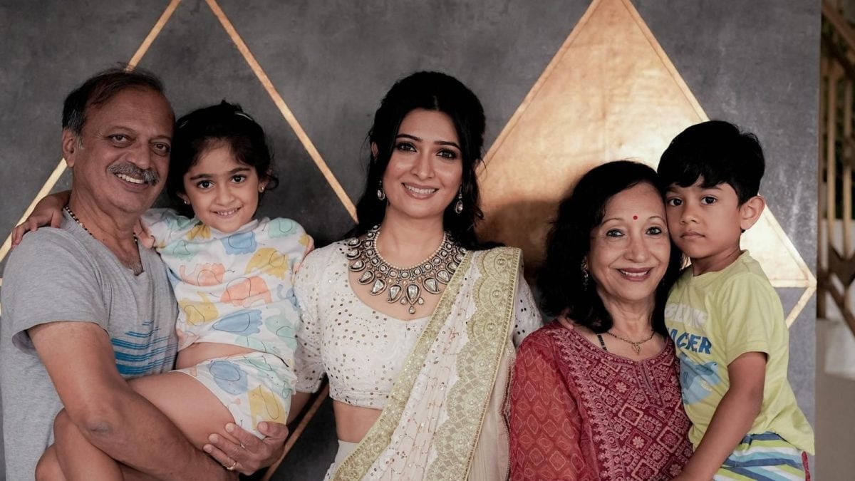 Radhika Pandit Expresses Gratitude To Her Ma, Pappa: ‘The Couple Who Taught Us…’ | Regional Cinema News