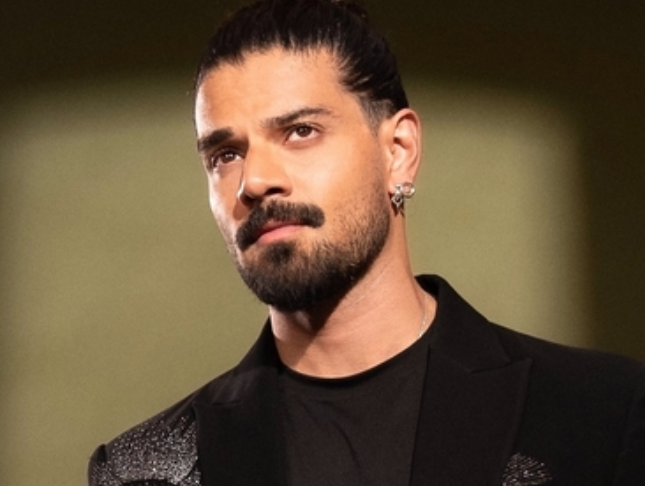 EXCLUSIVE: "Never Went To Filmy Parties," Sooraj Pancholi On Having Only A FEW Industry Friends - Instant Bollywood EXCLUSIVE: "Never Went To Filmy Parties," Sooraj Pancholi On Having Only A FEW Industry Friends