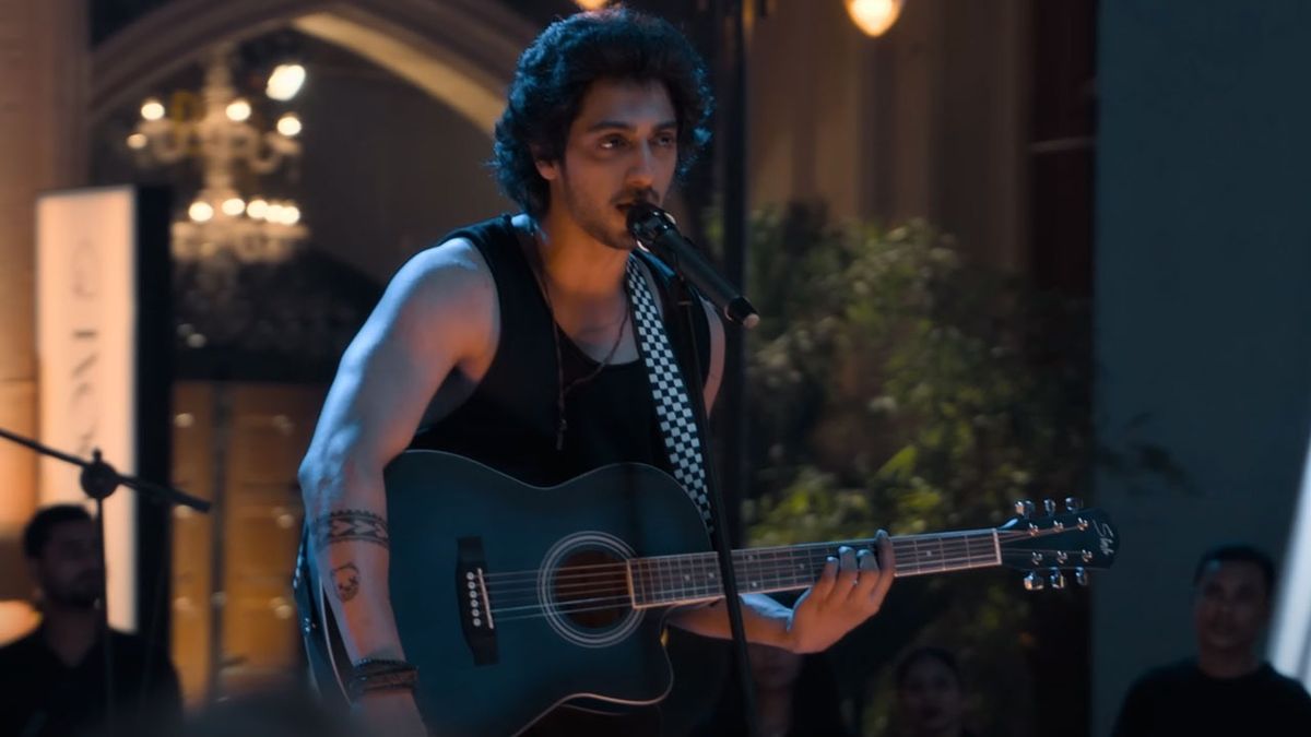Saiyaara hits 300 crore mark in 17 days; Ahaan Panday joins Aamir Khan, Salman Khan, Ranbir Kapoor, Shah Rukh Khan, Sunny Deol & Others –