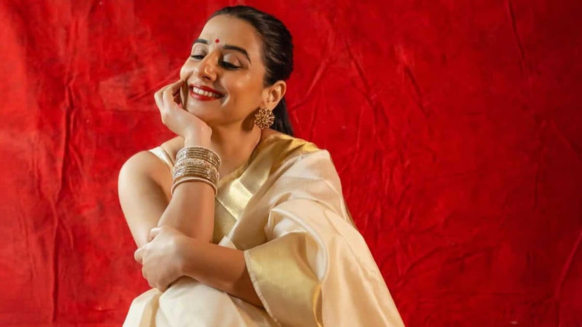 Vidya Balan Celebrates Navratri In Traditional Kasavu Saree, Fans Say ‘Gorgeous In Every Sense’ | Bollywood News