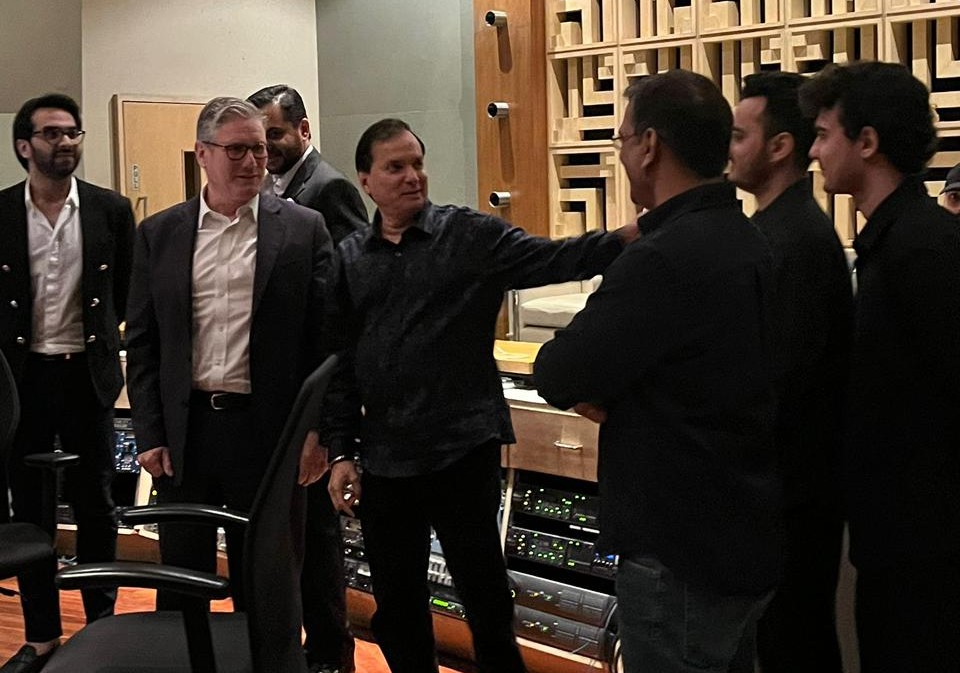 At Yash Raj Films, British PM Keir Starmer gets mesmerised listening to Tujhe Dekha To Ye Jana Sanam from Dilwale Dulhaniya Le Jayenge marking the film’s 30th release anniversary