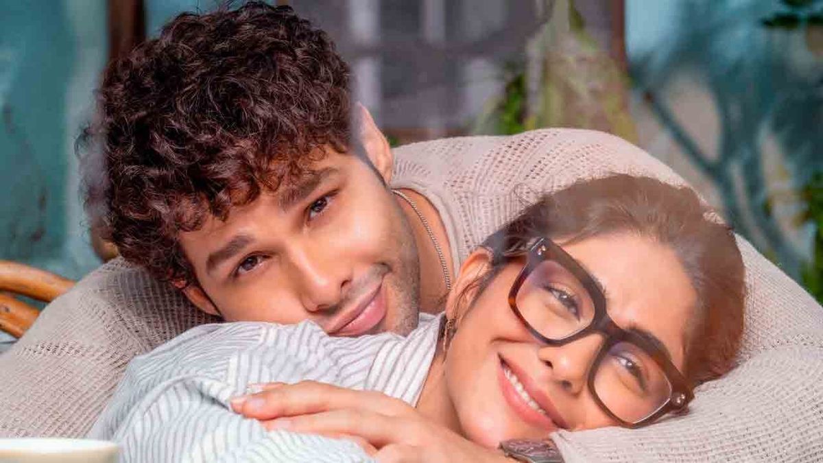 Watch Do Deewane Seher Mein Public Review: Siddhant Chaturvedi, Mrunal Thakur