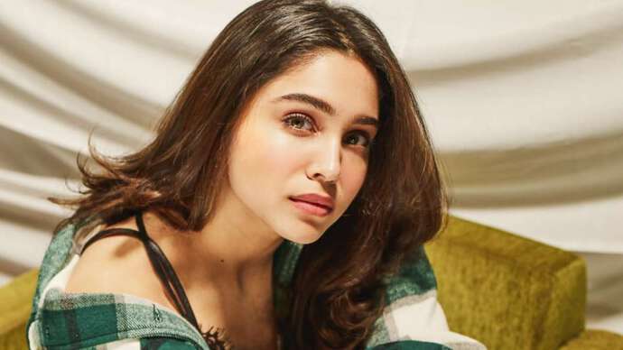 Sharvari unpacks Sooraj Barjatya’s approach for filming ‘Jhumka Patola’